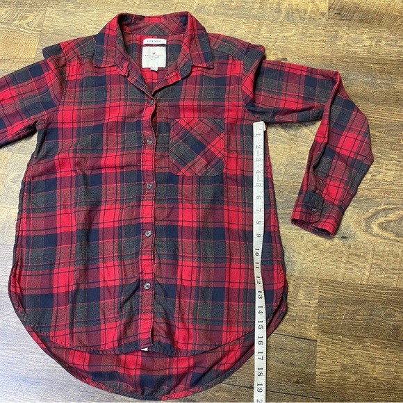 American Eagle Shirt Boyfriend Fit Flannel Red Gray Black Plaid Women's Small - Picture 5 of 8